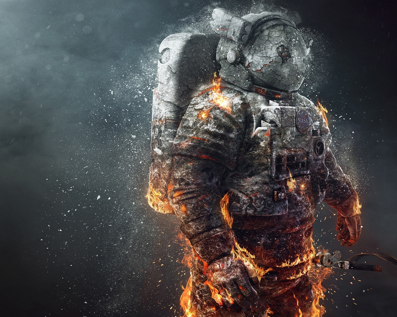 Астронавт NASA  в огненном скафандре