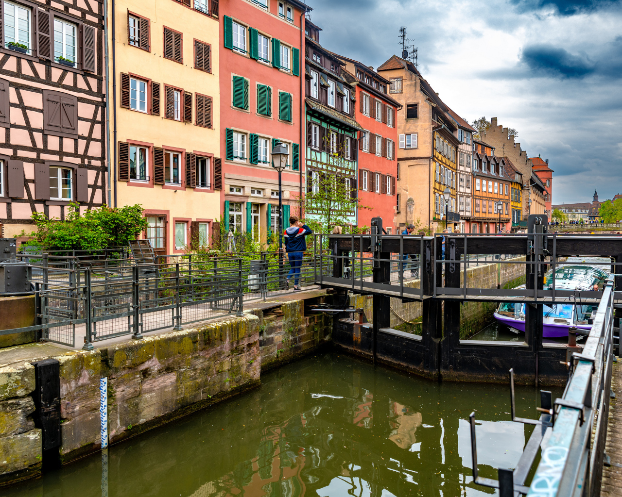 Дом а у водного канала города Страсбург, Франция