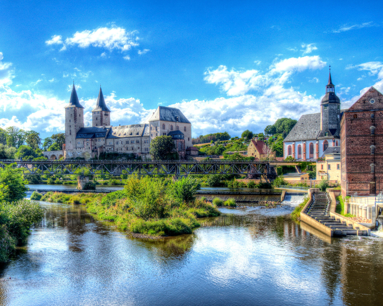 Старинный Замок Рохлиц у реки, Германия