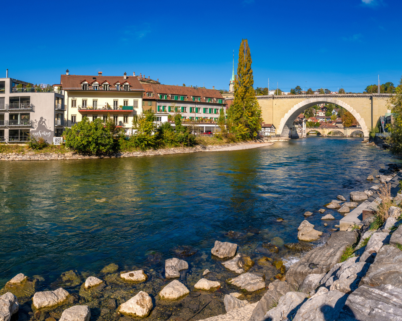 Набережная у реки в городе Берн, Германия