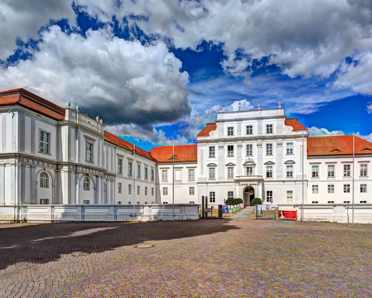 Здание ратуши в городе Ораниенбург, Германия