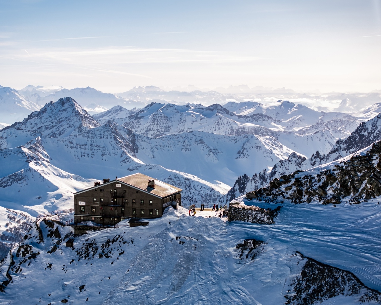 Большой ледник Курмайор в снегу, Италия
