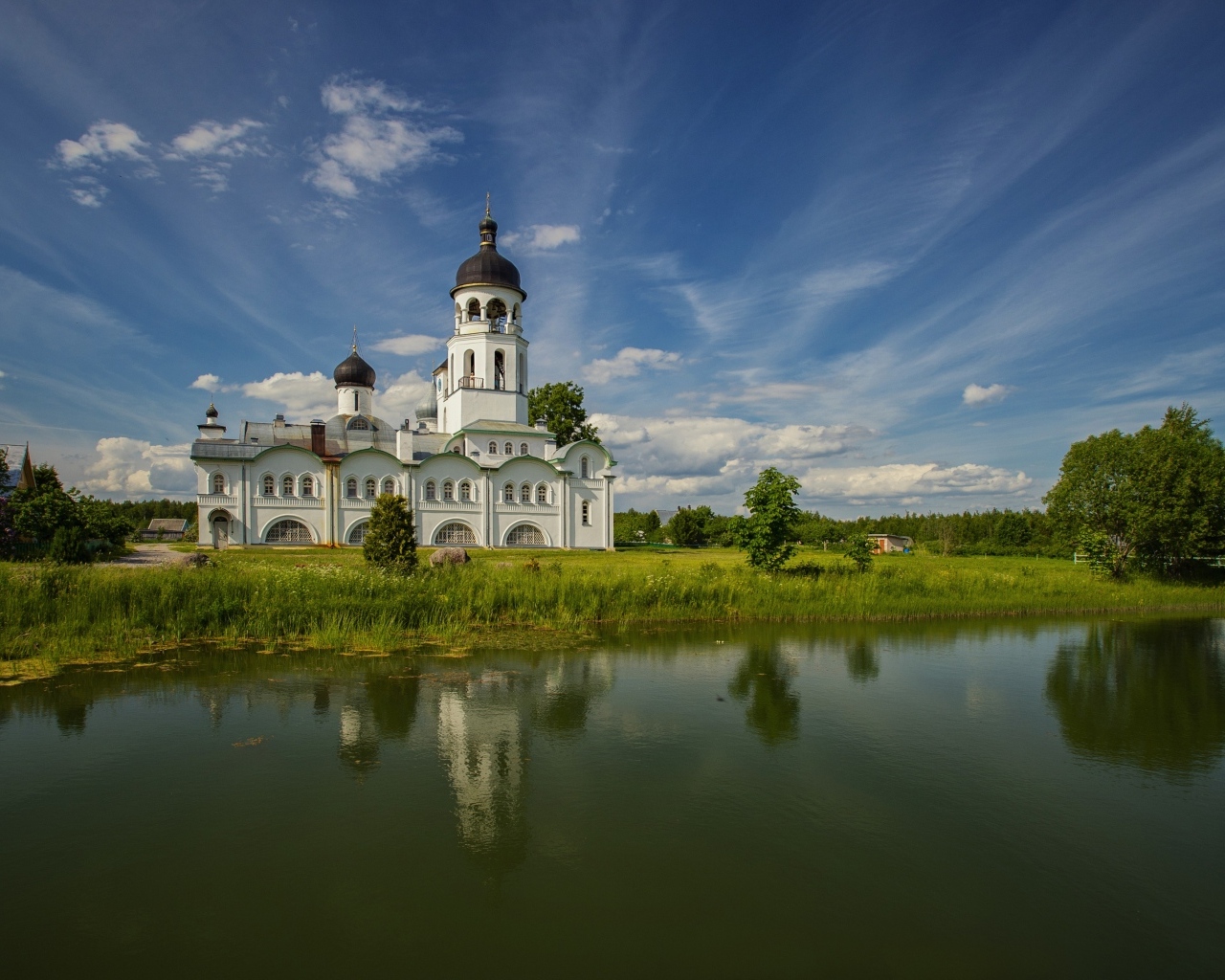 Крыпецкой монастырь у воды, Россия