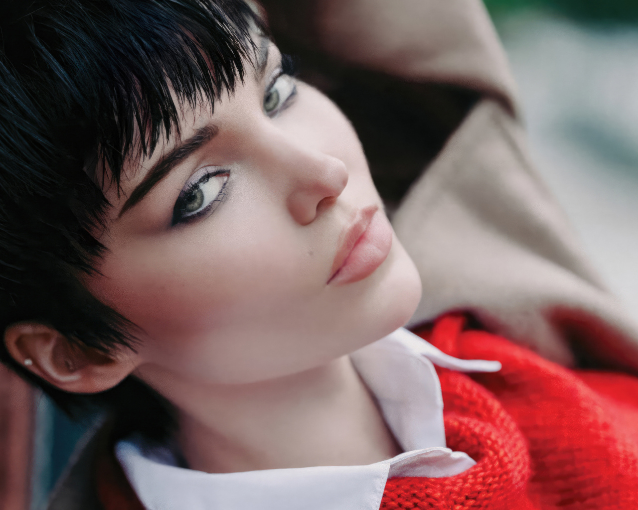 Актриса Дав Кэмерон с короткой стрижкой