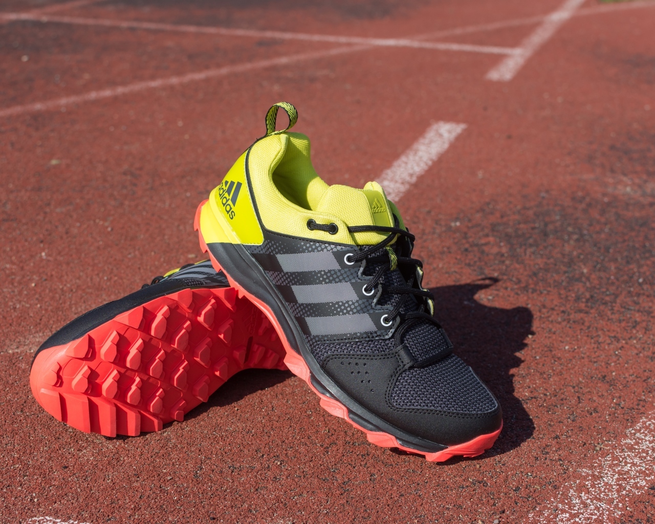 Спортивные кроссовки адидас 