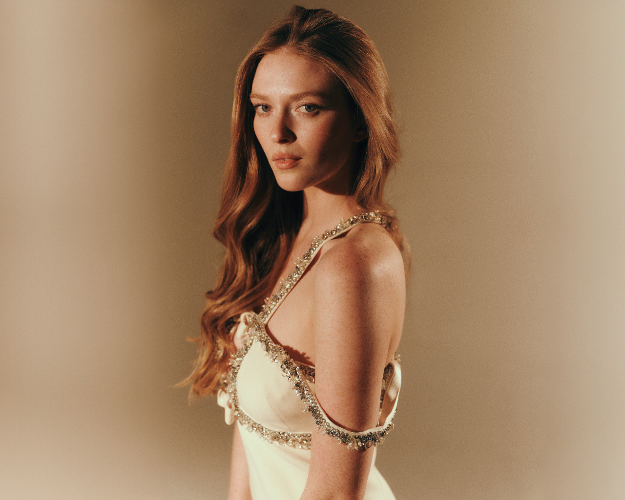 Американская рыжеволосая актриса Ларсен Томпсон