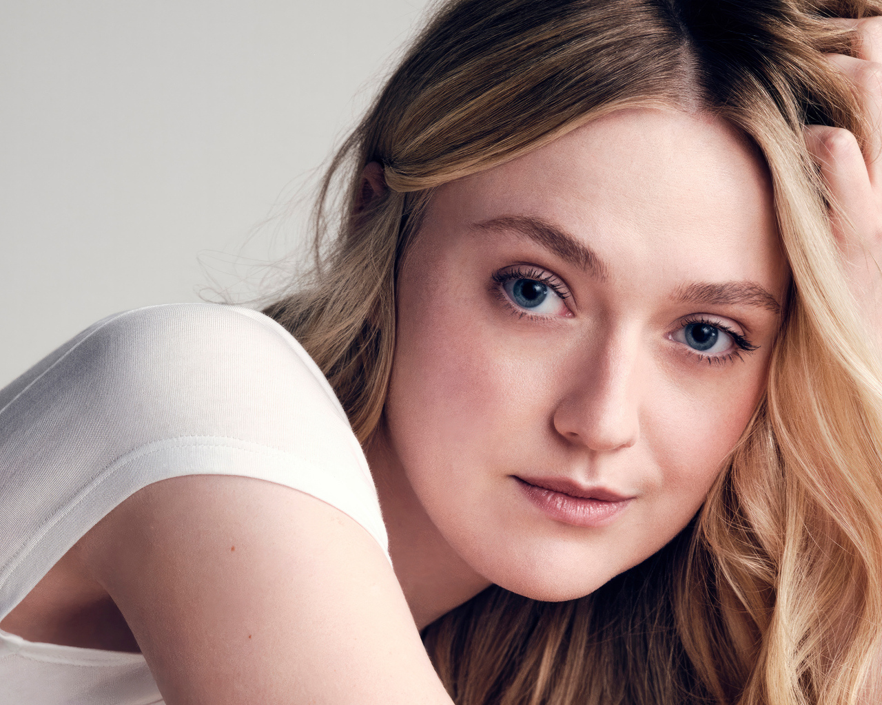 Голубоглазая актриса Дакота Фэннинг крупным планом