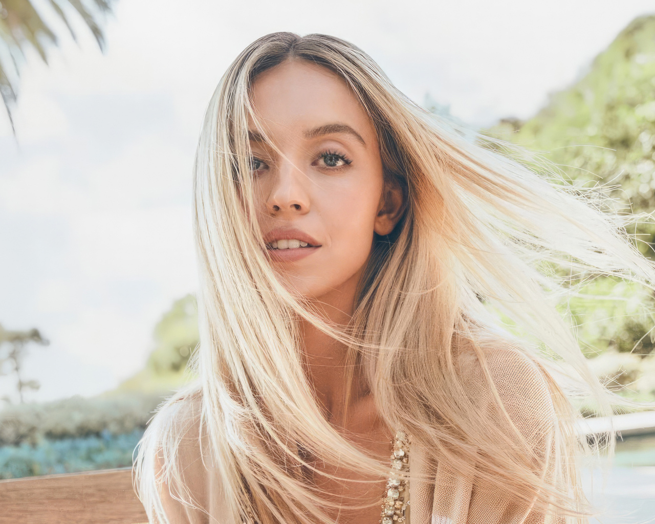 Милая блондинка с длинными волосами Сидни Суини