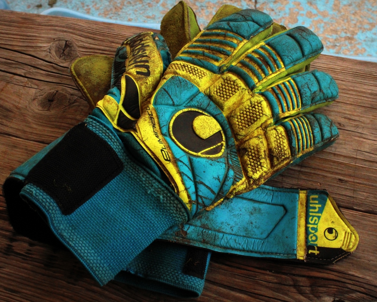 Перчатки вратаря