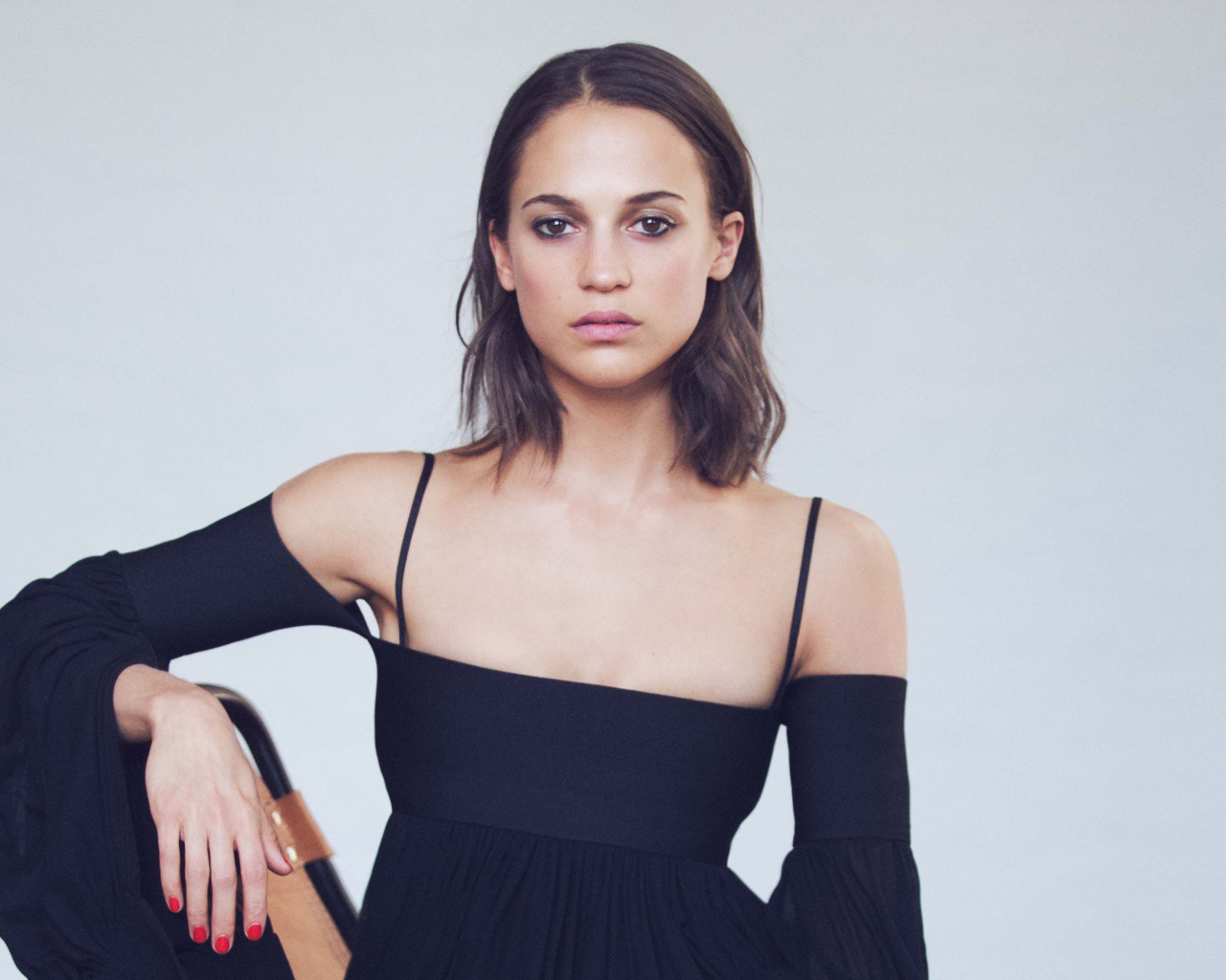 Шведская актриса Алисия Викандер в черном наряде