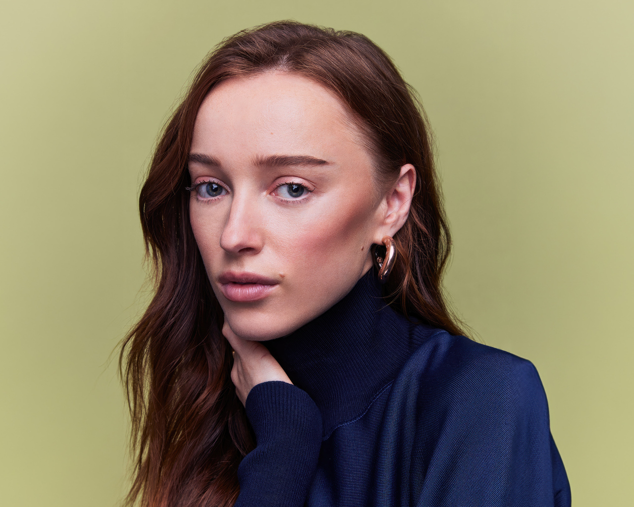 Молодая британская актриса Фиби Дайневор