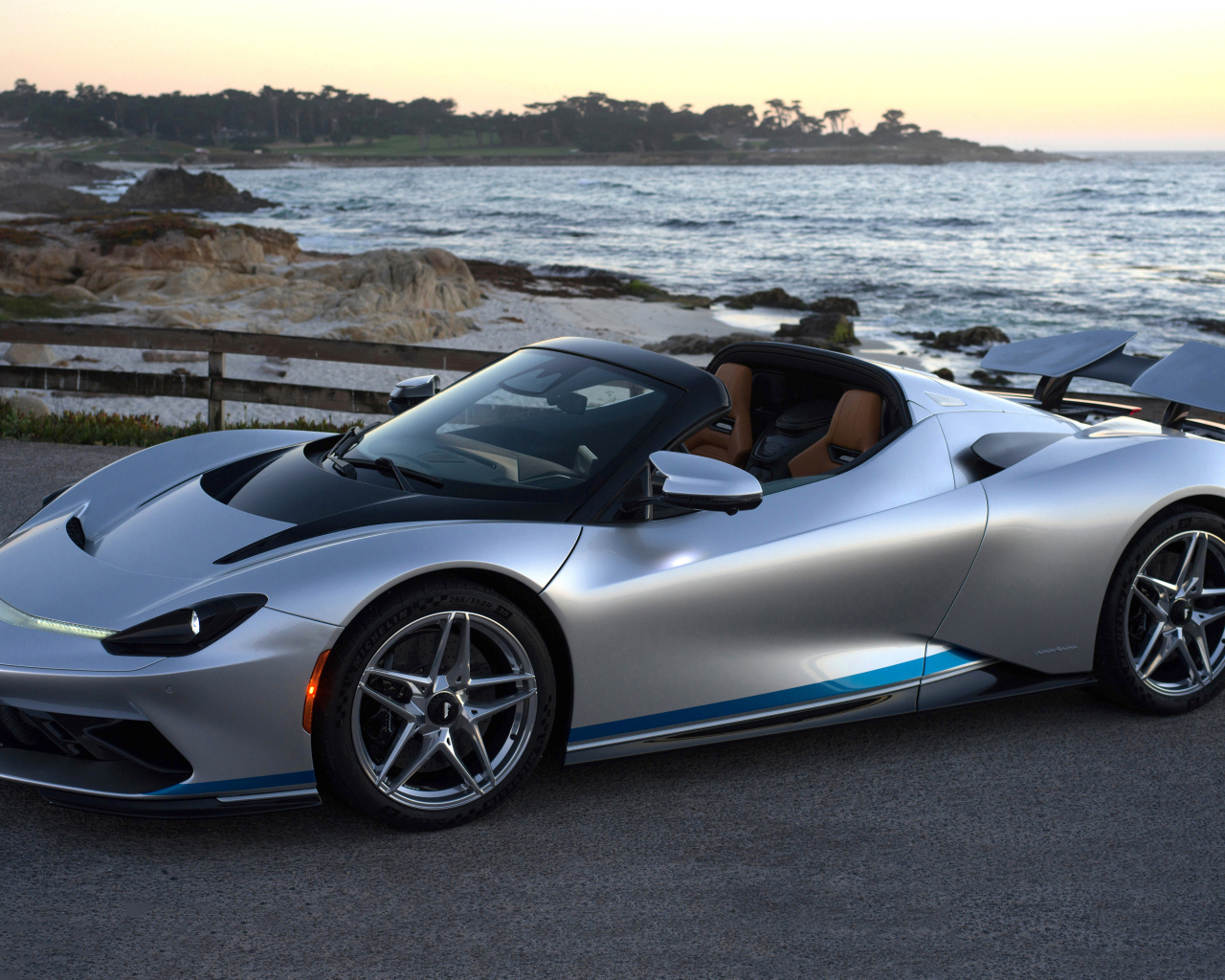 Гоночный автомобиль Pininfarina Battista Targamerica 2024 года