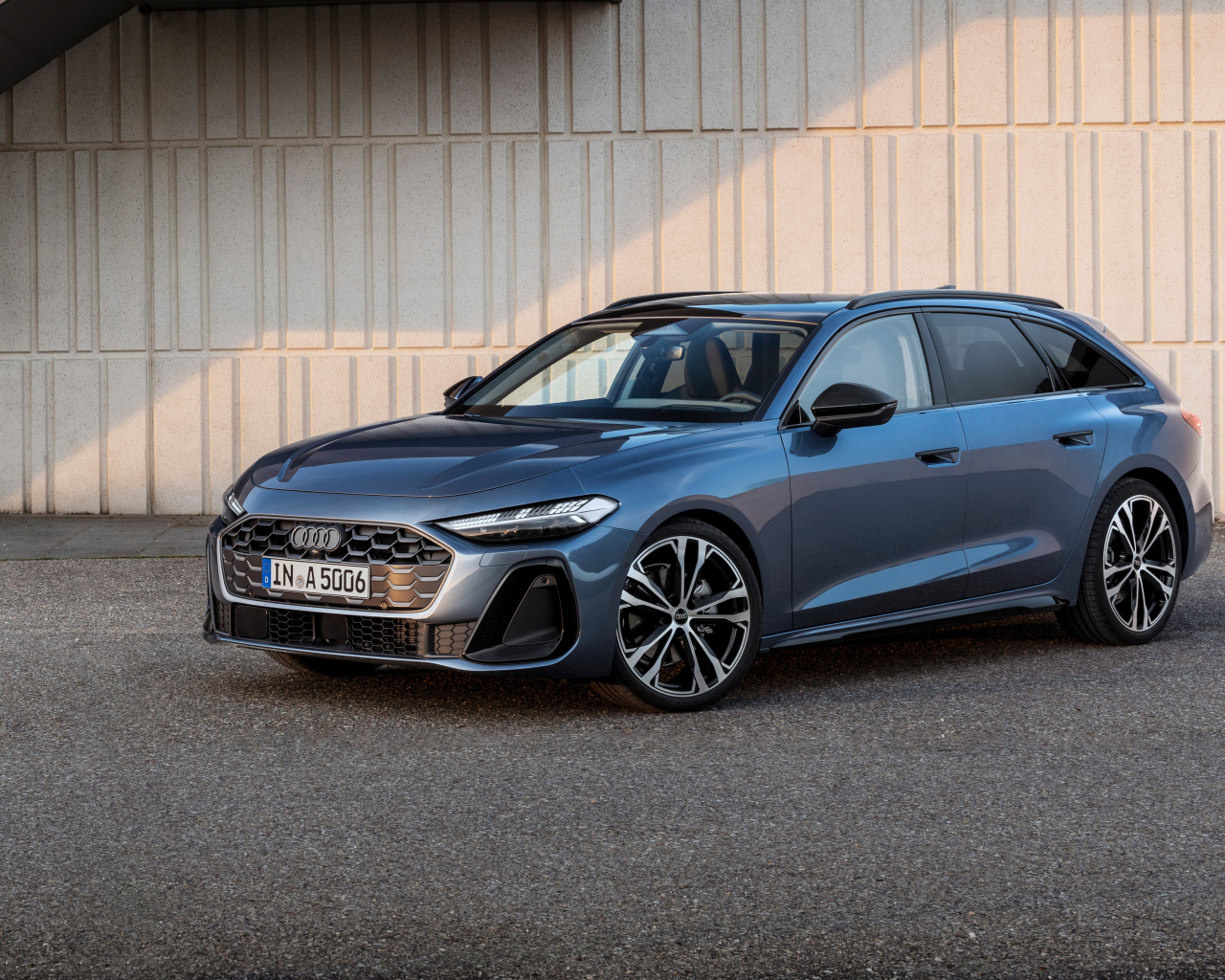 Автомобиль Audi A5 Avant TFSI quattro S line 2024 года