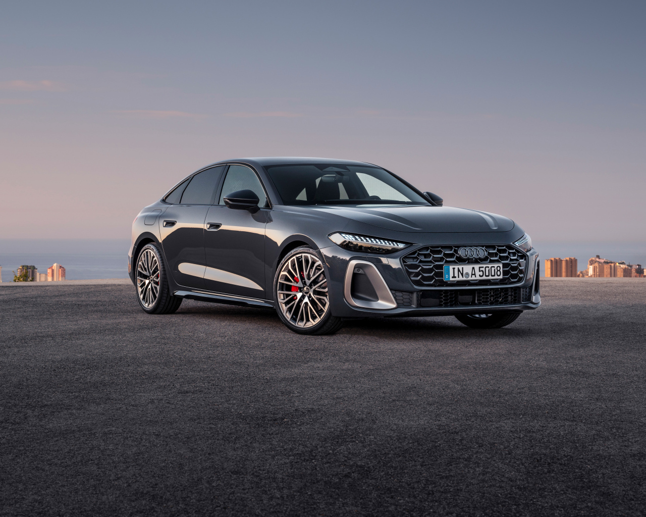 Автомобиль Audi A5 TFSI quattro S line 2024 года на фоне океана