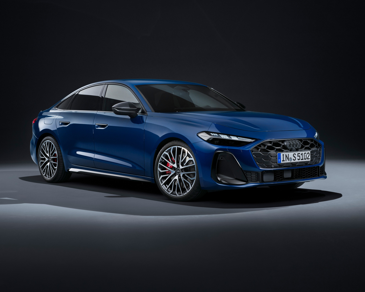 Синий автомобиль Audi S5 TFSI quattro 2024 года