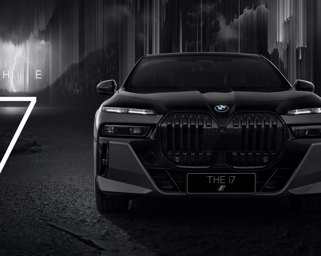 Вид спереди на автомобиль BMW i7