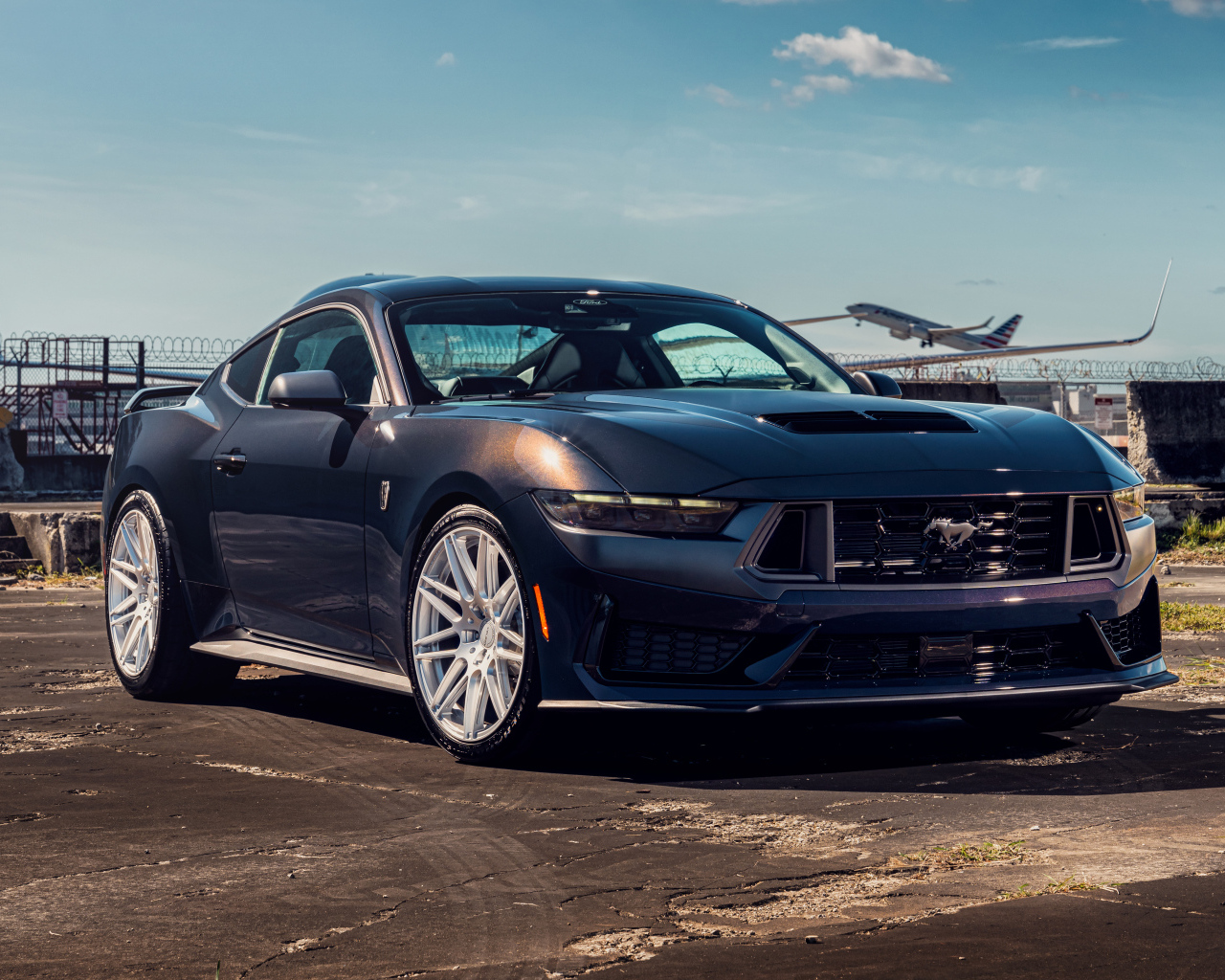 Быстрый Ford Mustang Dark Horse