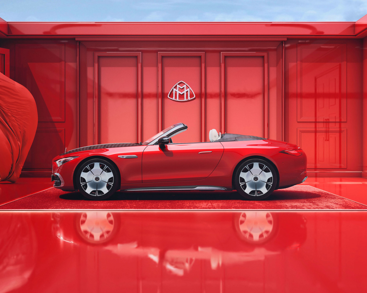 Вид сбоку на красный автомобиль Mercedes-Maybach SL 680 Monogram Series 2024 года