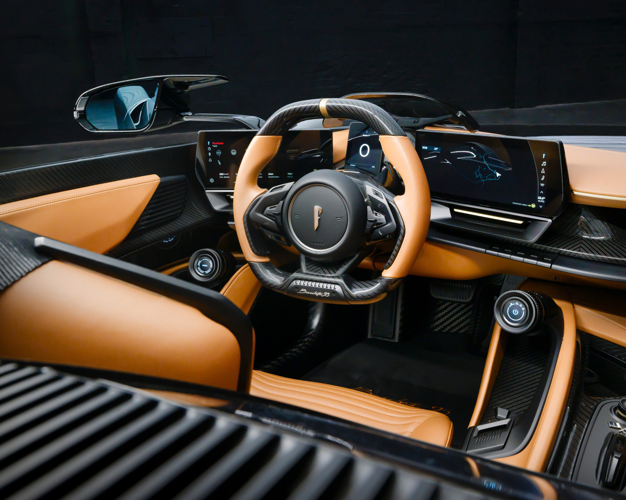 Кожаный салон автомобиля Pininfarina B95 Gotham