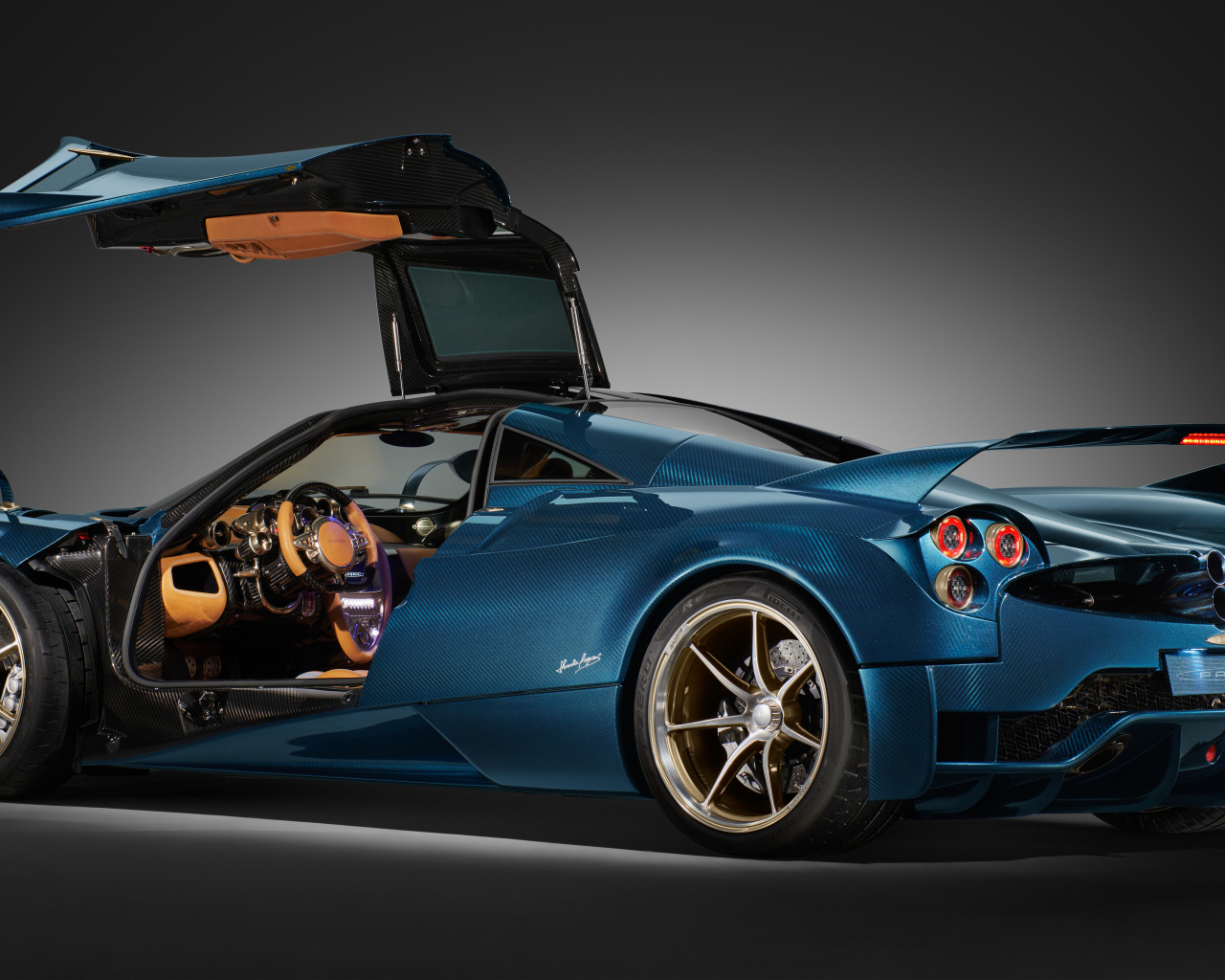 Вид сбоку на автомобиль Pagani Huayra Epitome 2024 года