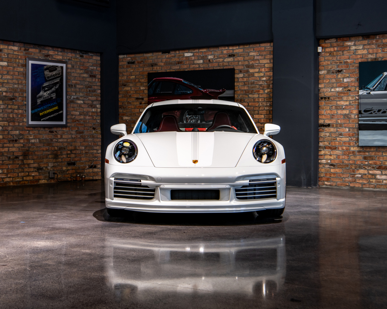 Автомобиль Porsche 911 Sport Classic  вид спереди