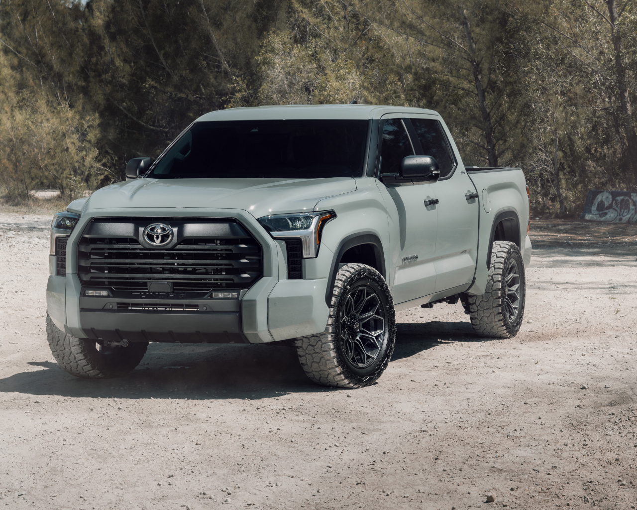 Большой пикап Toyota Tundra