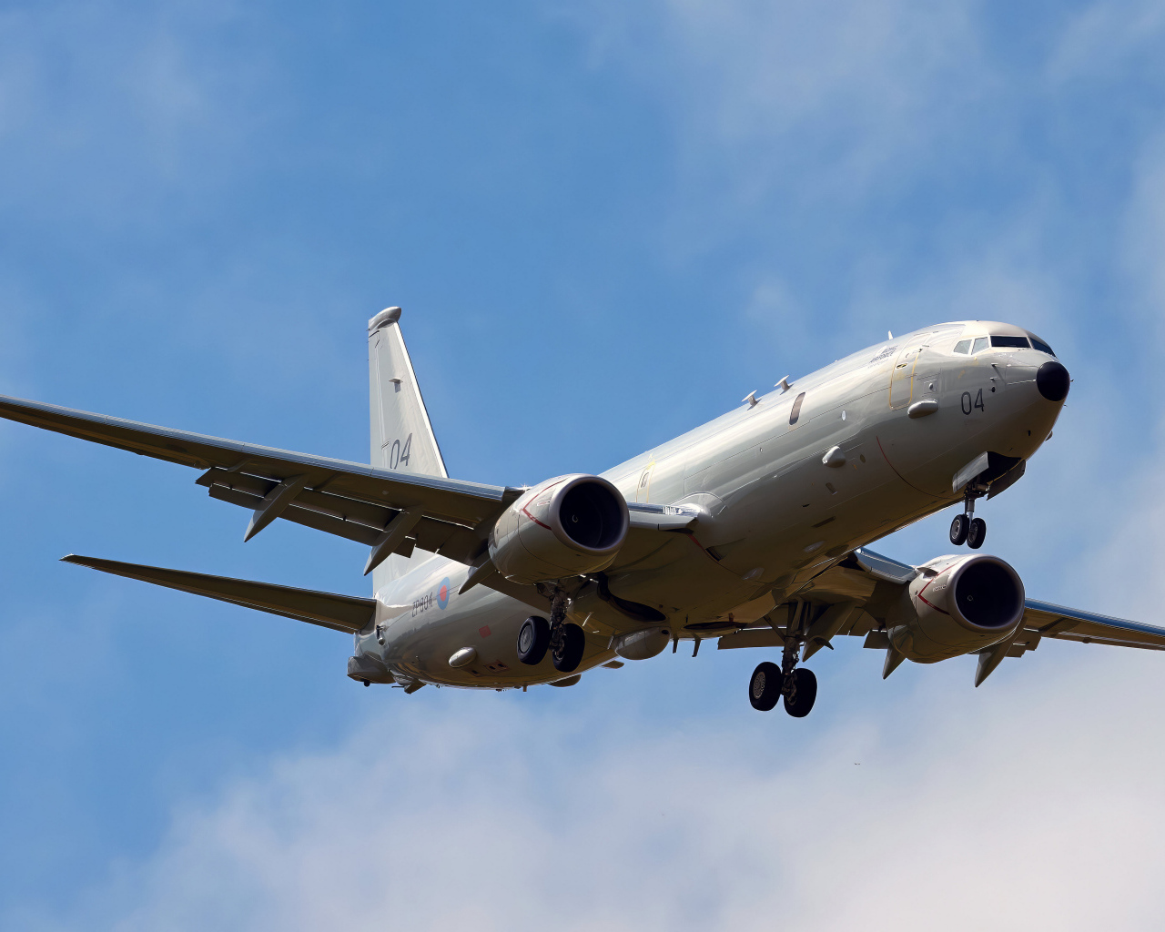 Большой самолет Poseidon ZP804 взлетает