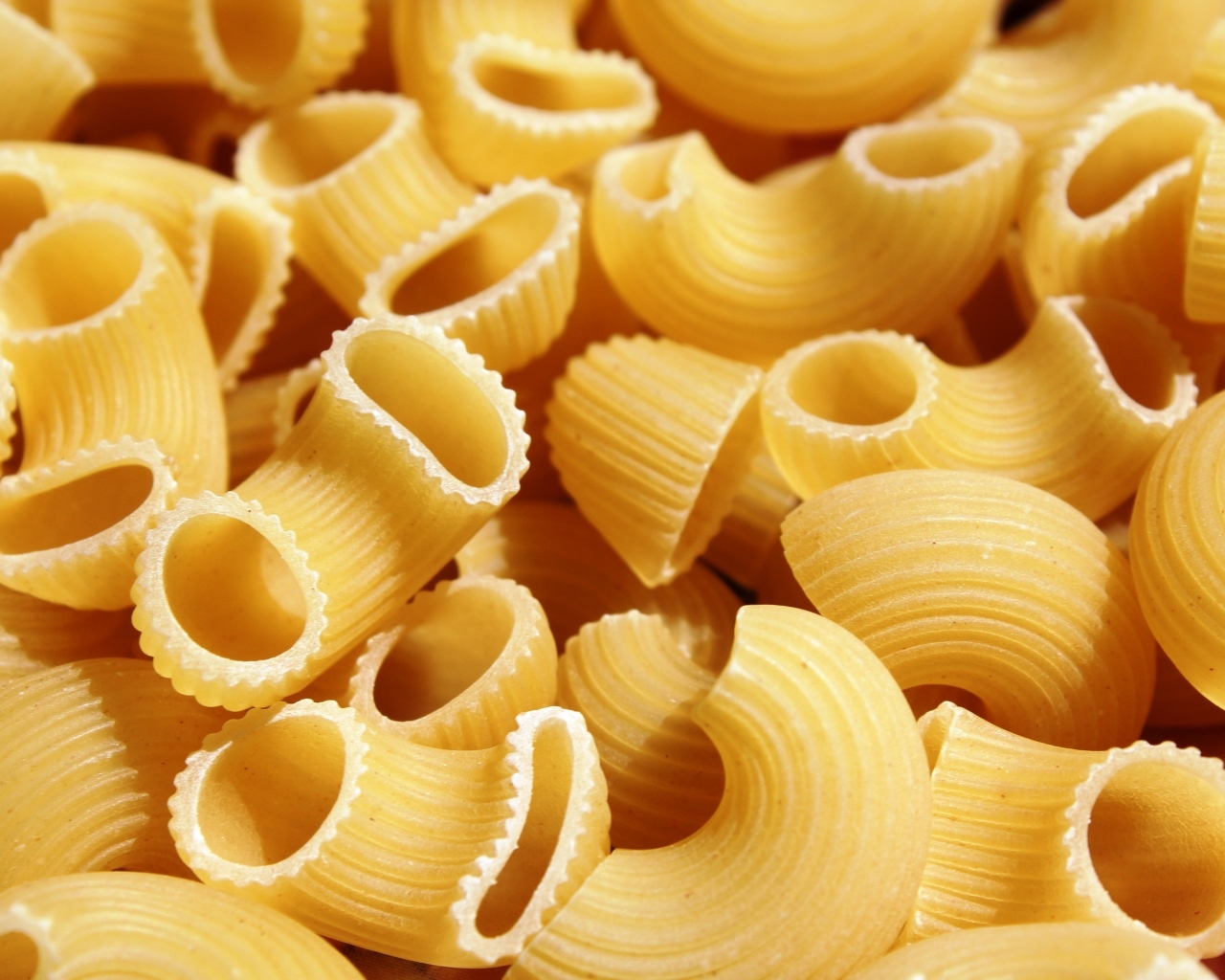 Большие макаронные изделия крупным планом