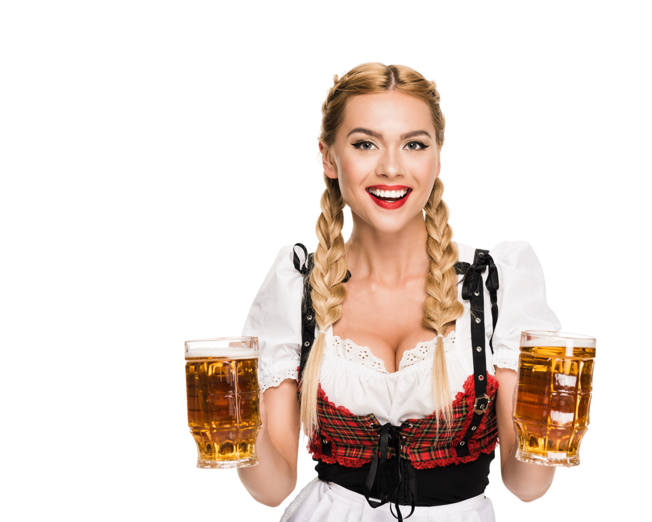 Красивая немка с пивом на белом фоне