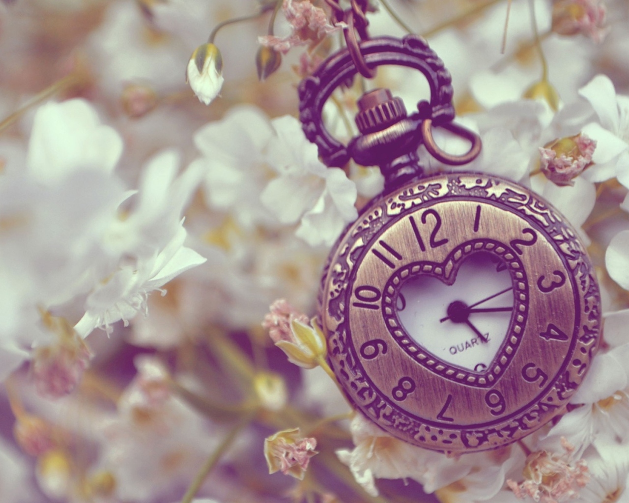 Карманные часы с вырезом в форме сердца