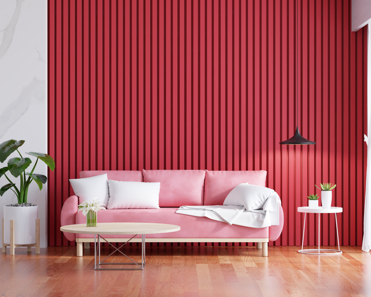 Розовый диван на фоне красной стены