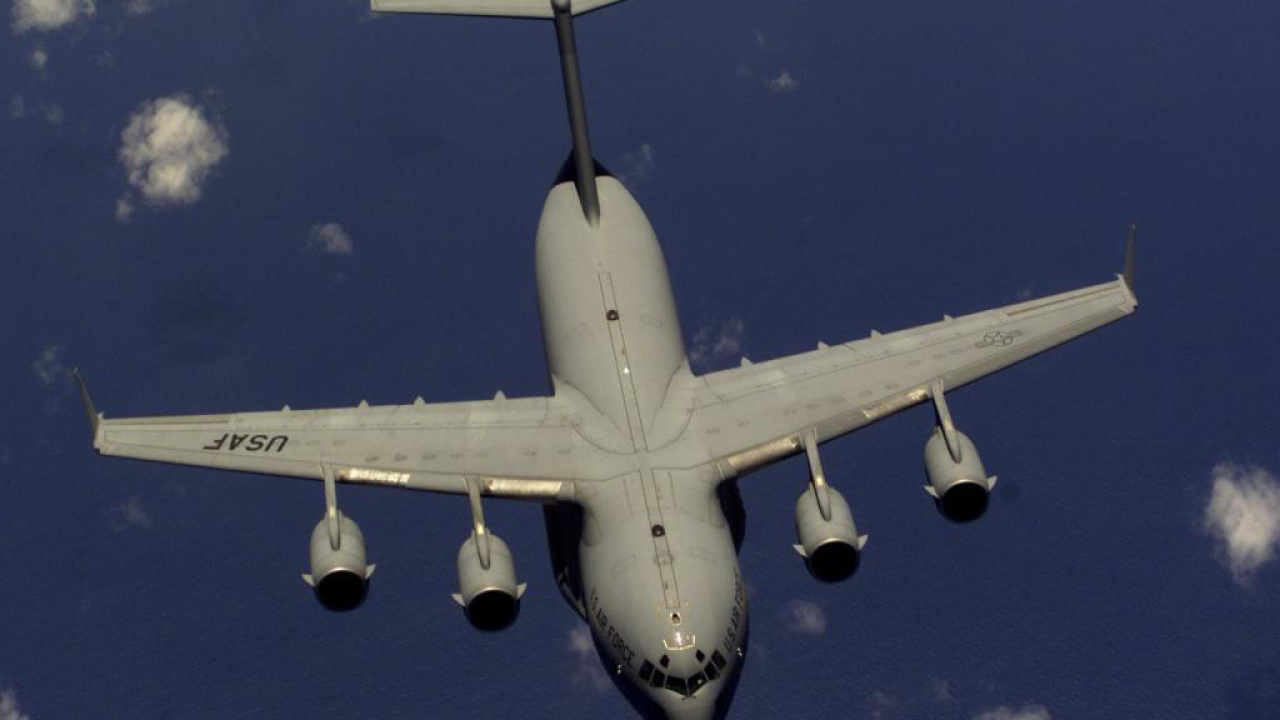 Четырех моторный самолет