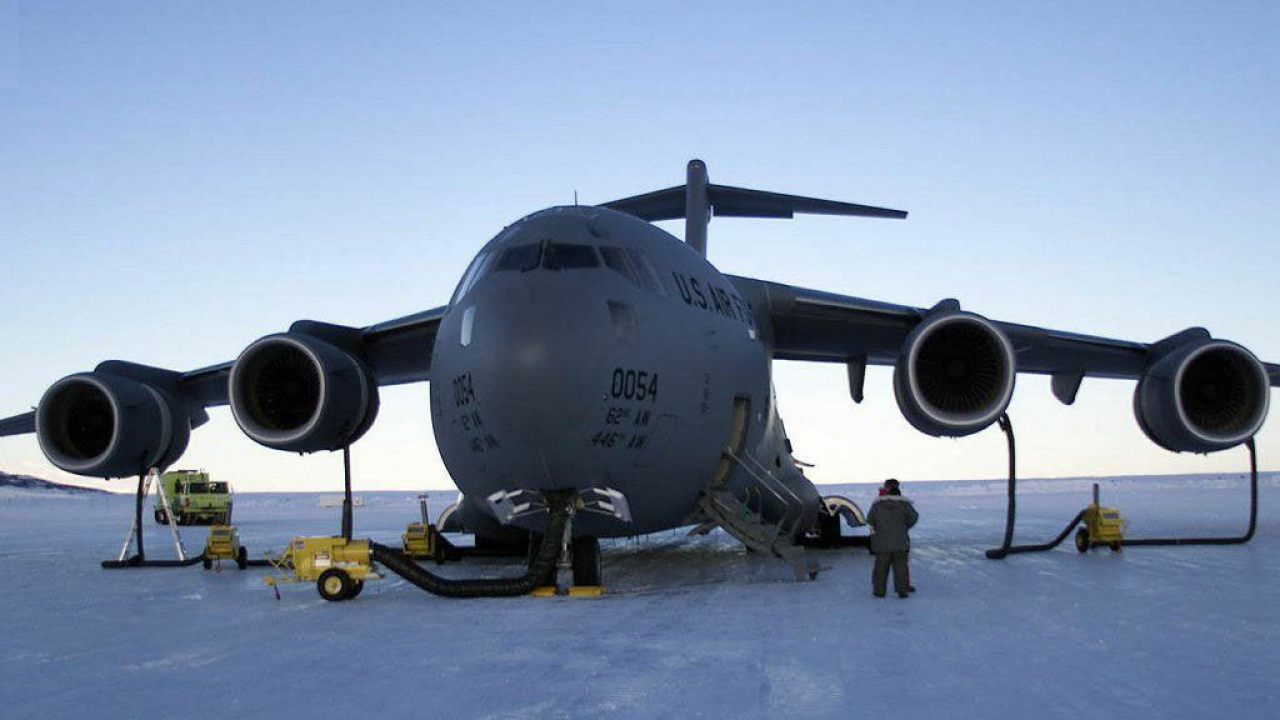 Огромный лайнер обои Авиация