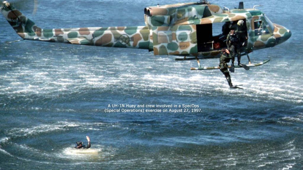 Спасательный вертолет