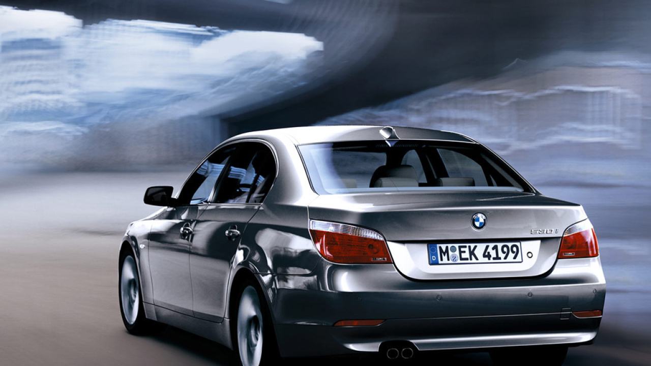 Автомобиль BMW 530i