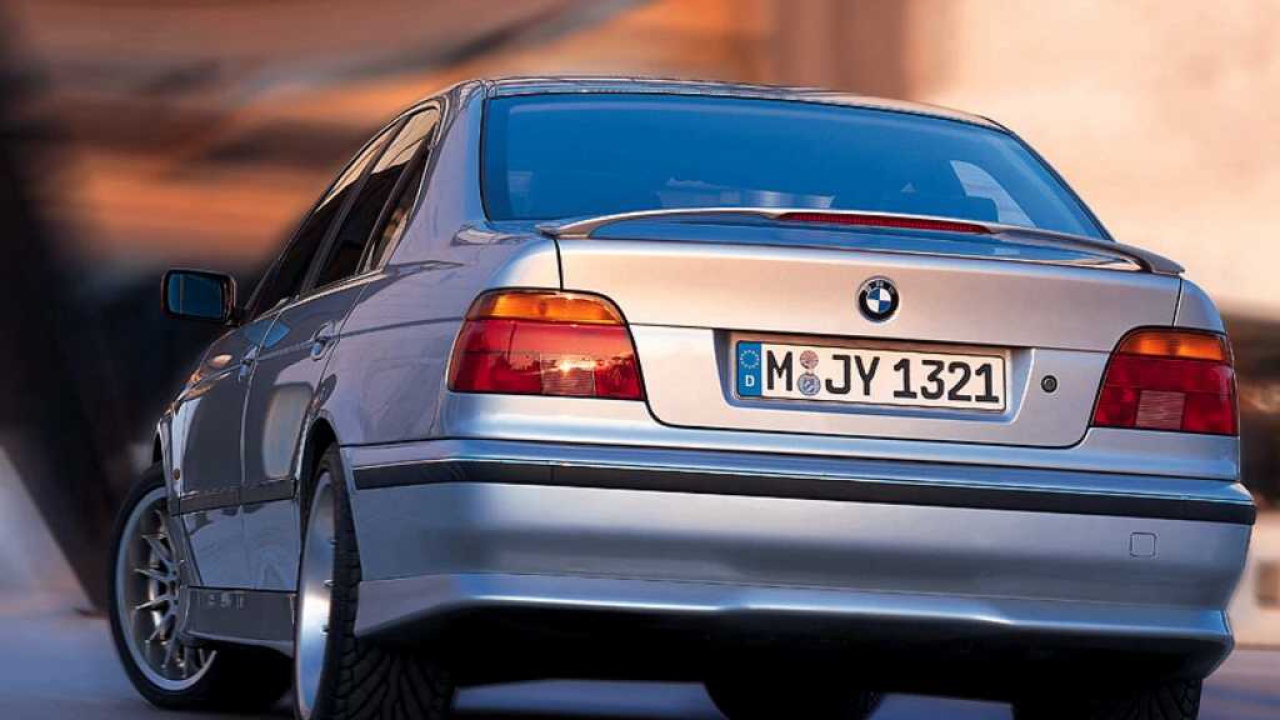 BMW 528i в городе