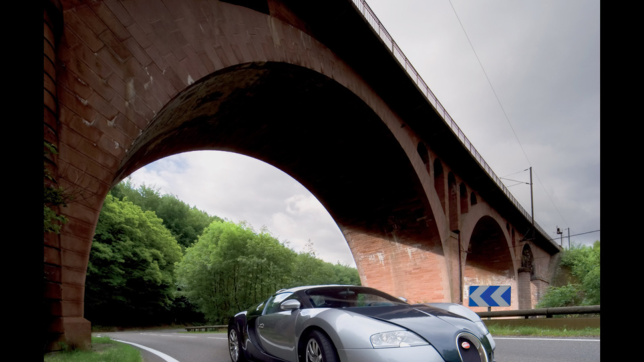 Veyron под мостом