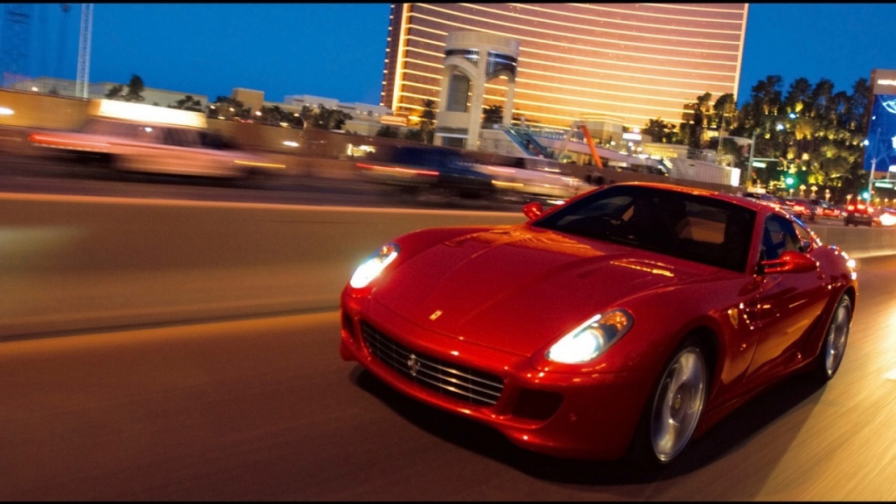 Ferrari 599 GTB в городе