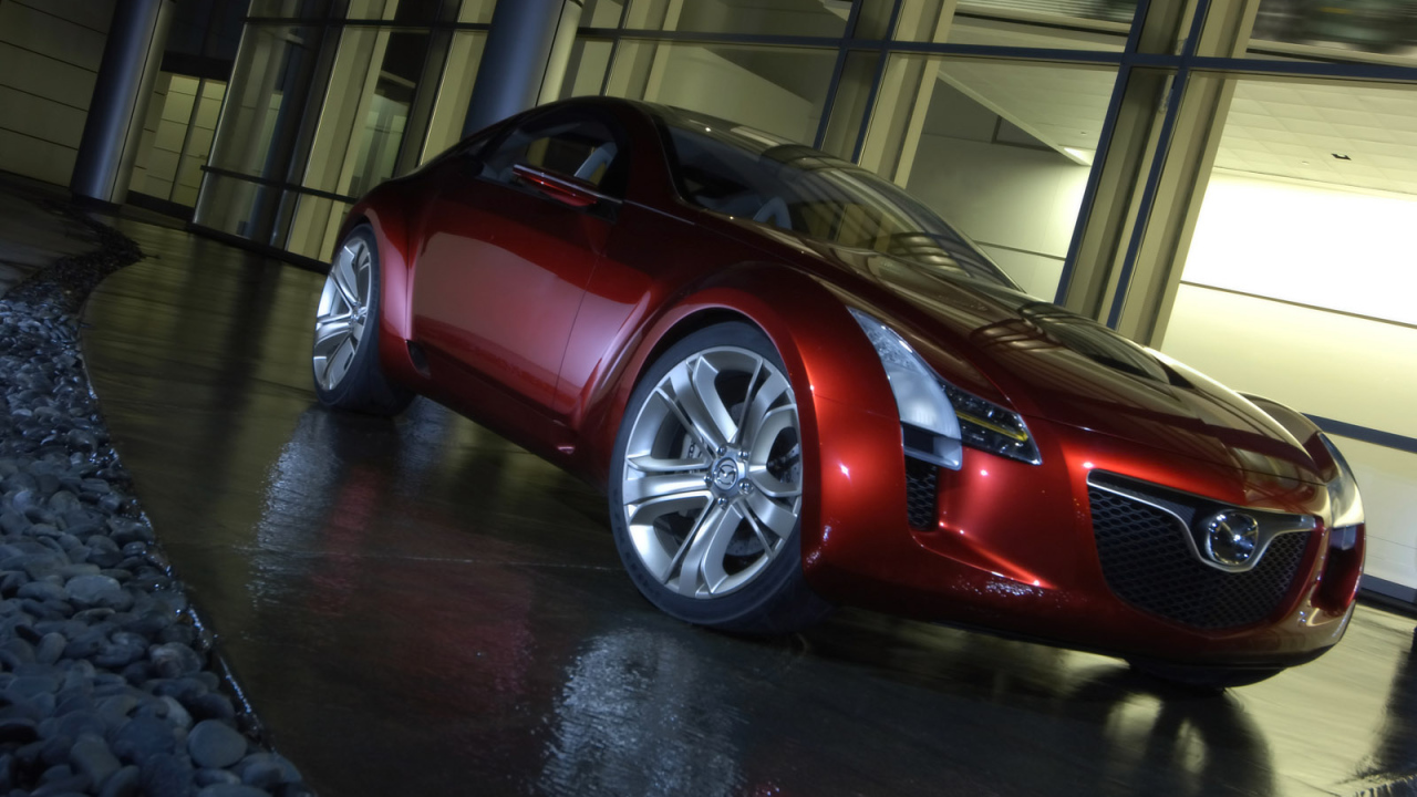 Красная Mazda Kabura