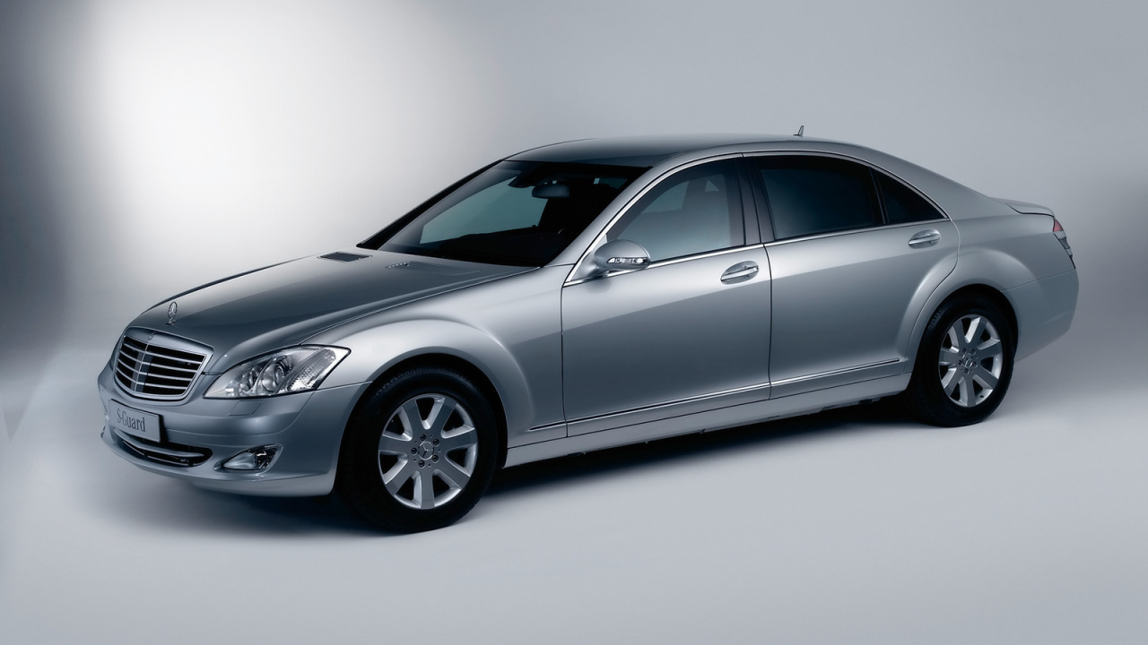 Бронированный Mercedes S600 - пули летят мимо