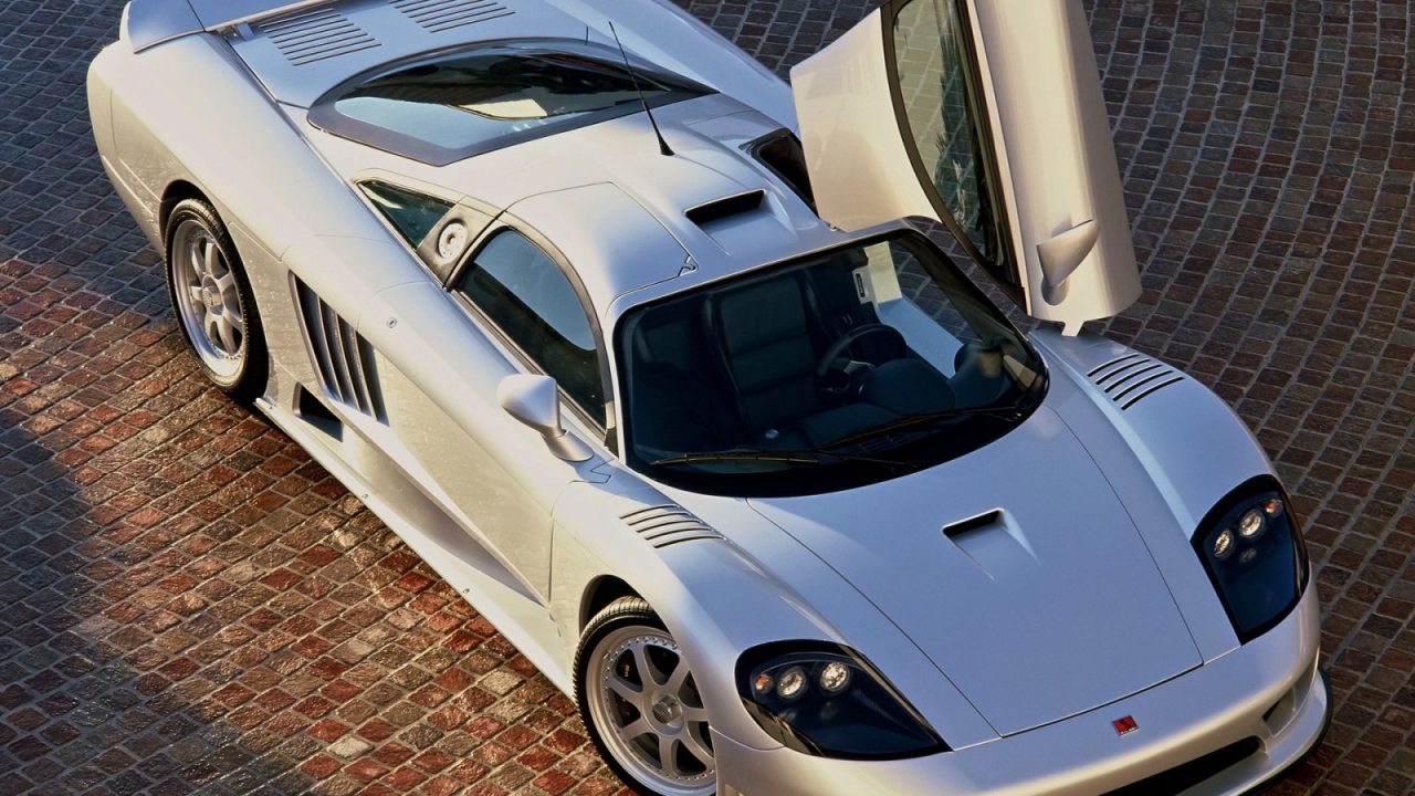 Серебрянный Saleen S7