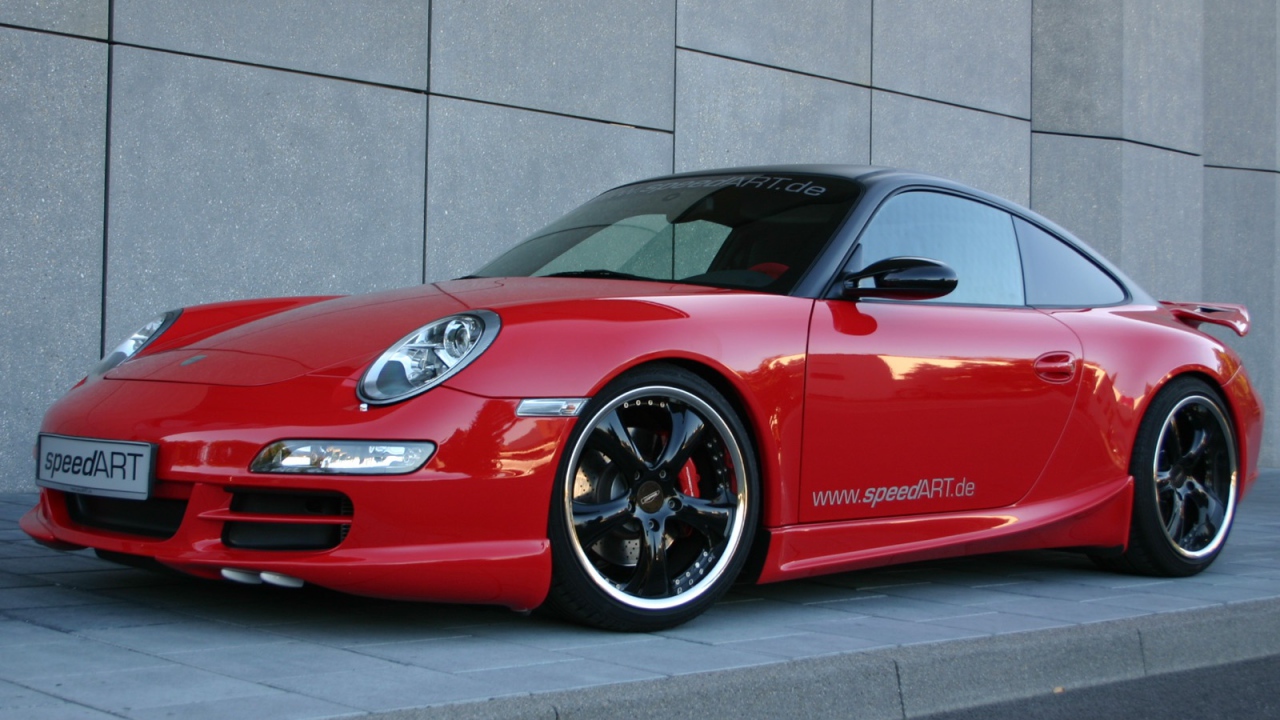 Красный Porsche