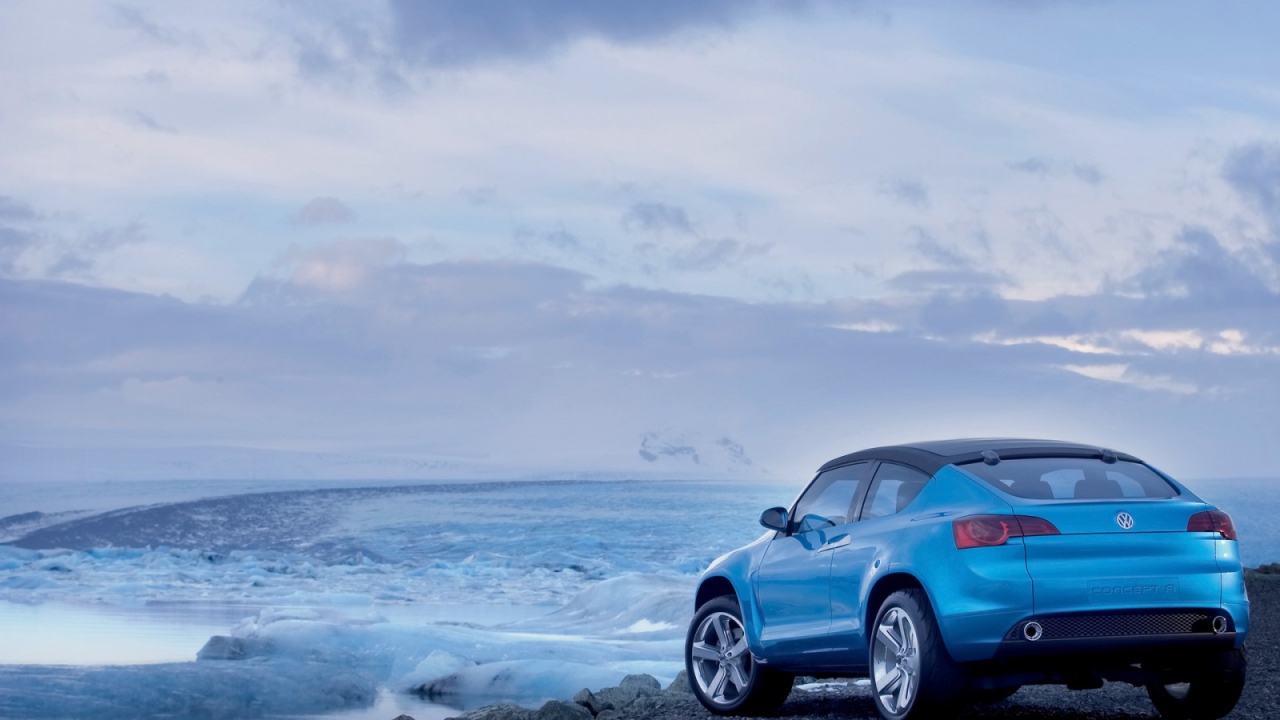 Автомобиль Volkswagen у моря