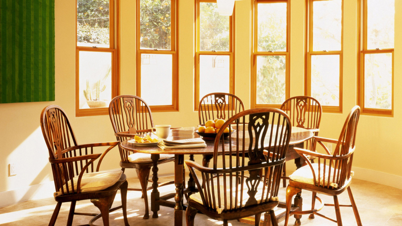 Столовая с хорошим освещением