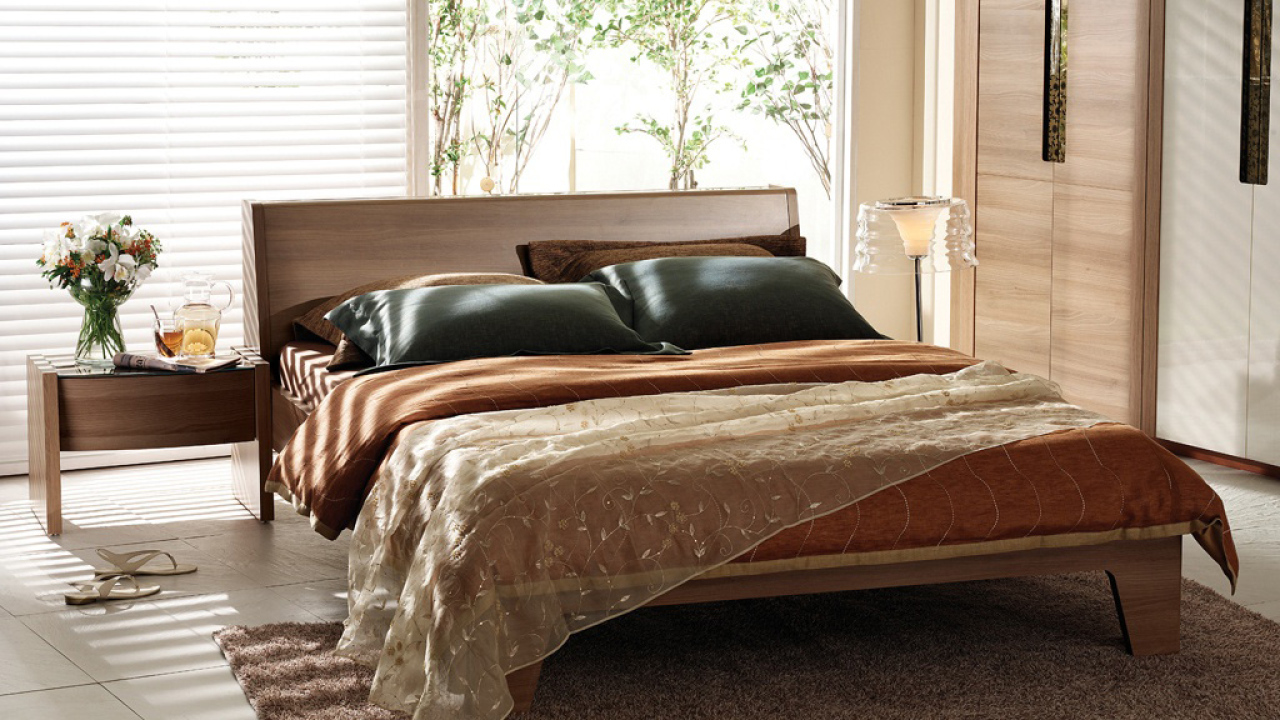 Стильная двуспальная кровать