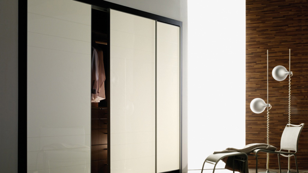 Встроенный зеркальный шкаф