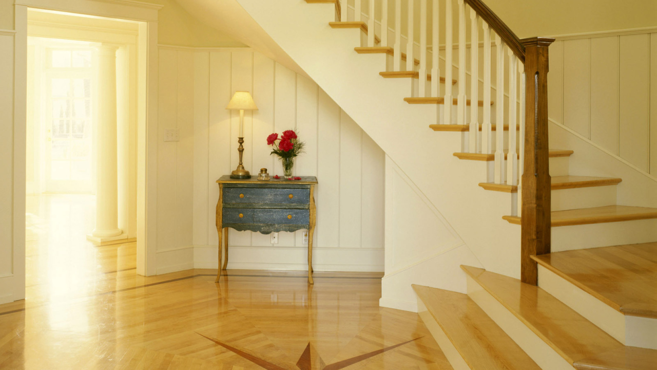 Комната с выходом на лестницу