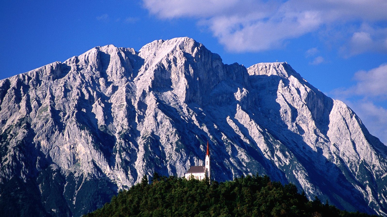 Церковь и гора Griesspitzen, Тироль