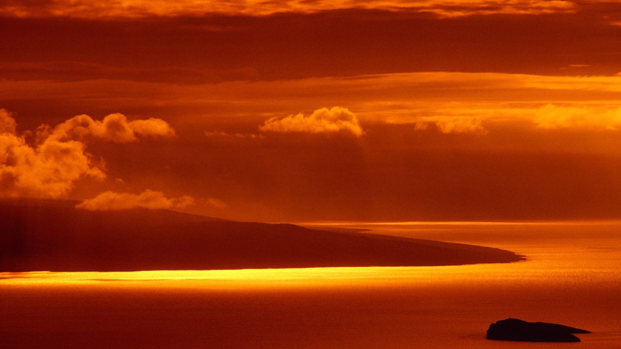 Горячий закат на островах Гавайи