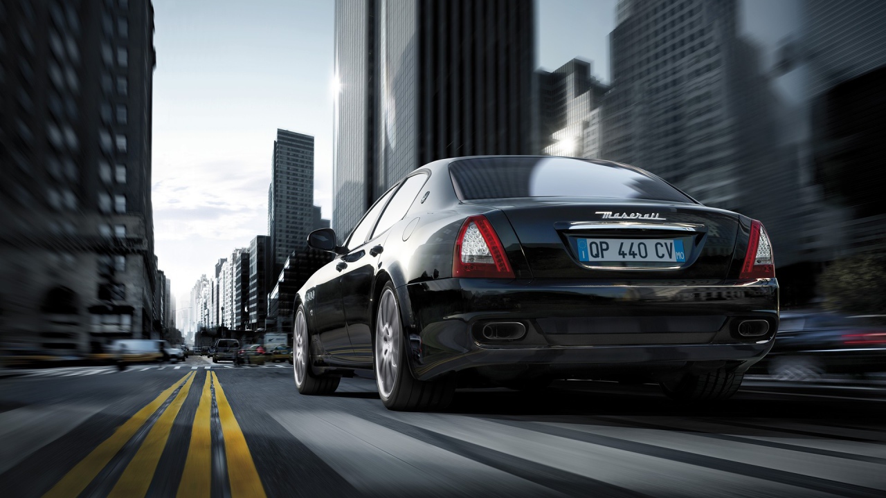 Черный Maserati